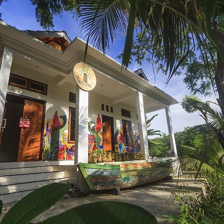 Dorme Tree Vandrarhem Labuan Bajo Exteriör bild