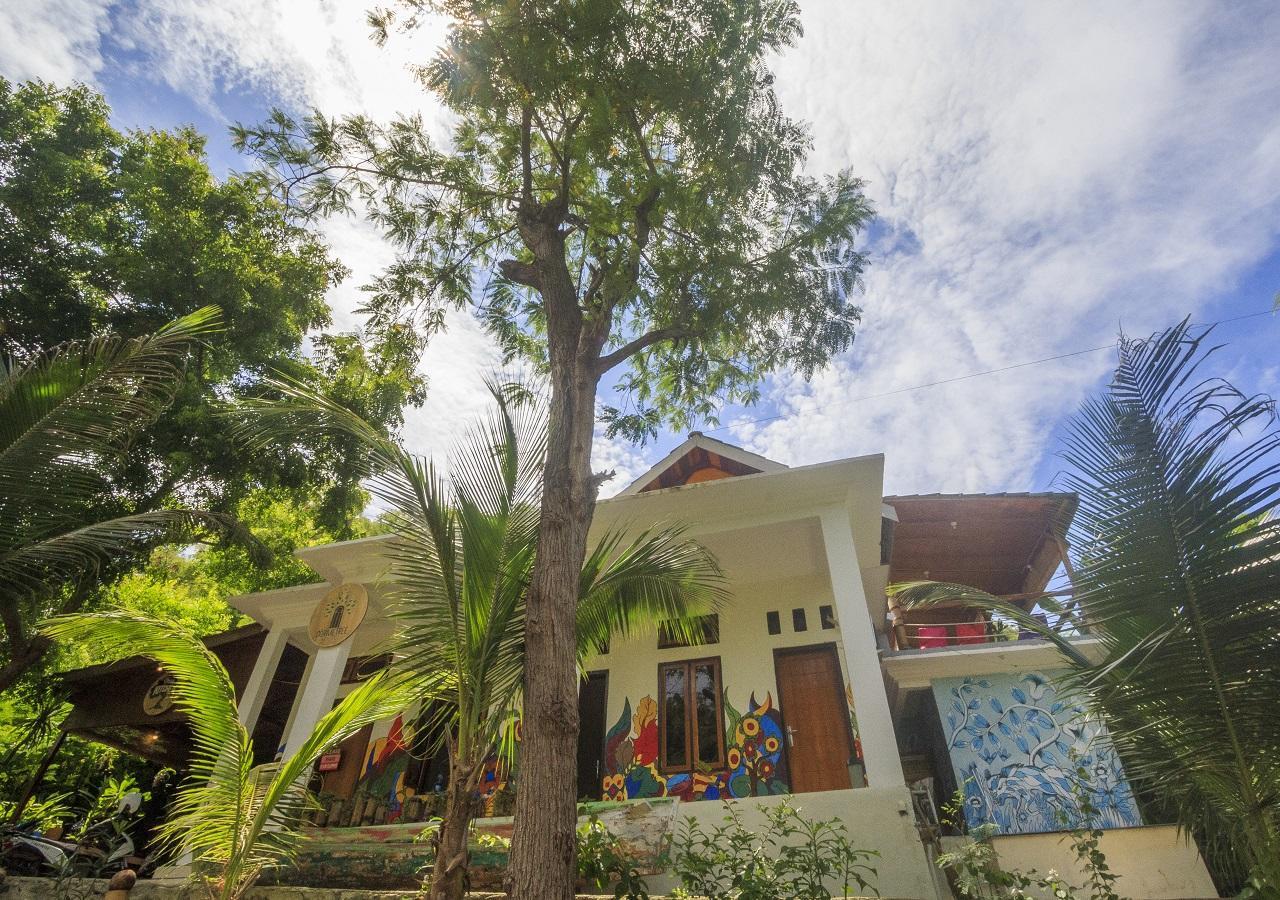 Dorme Tree Vandrarhem Labuan Bajo Exteriör bild